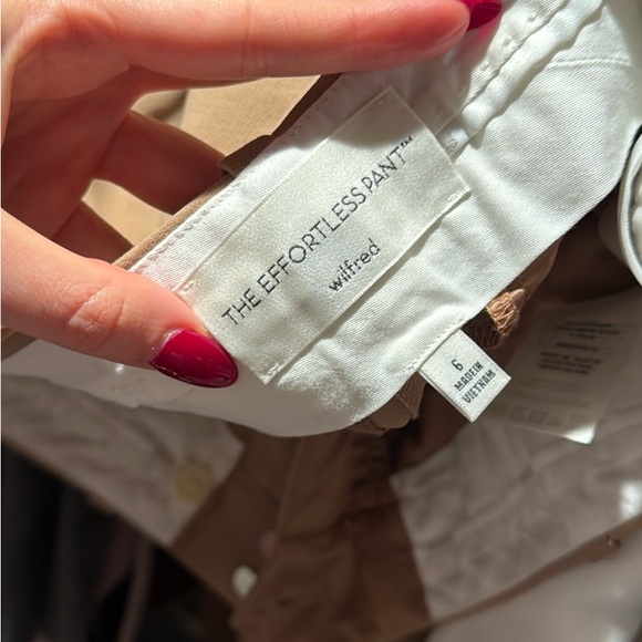 Aritzia Effortless Beige Women's Pants - Picture 3 of 3